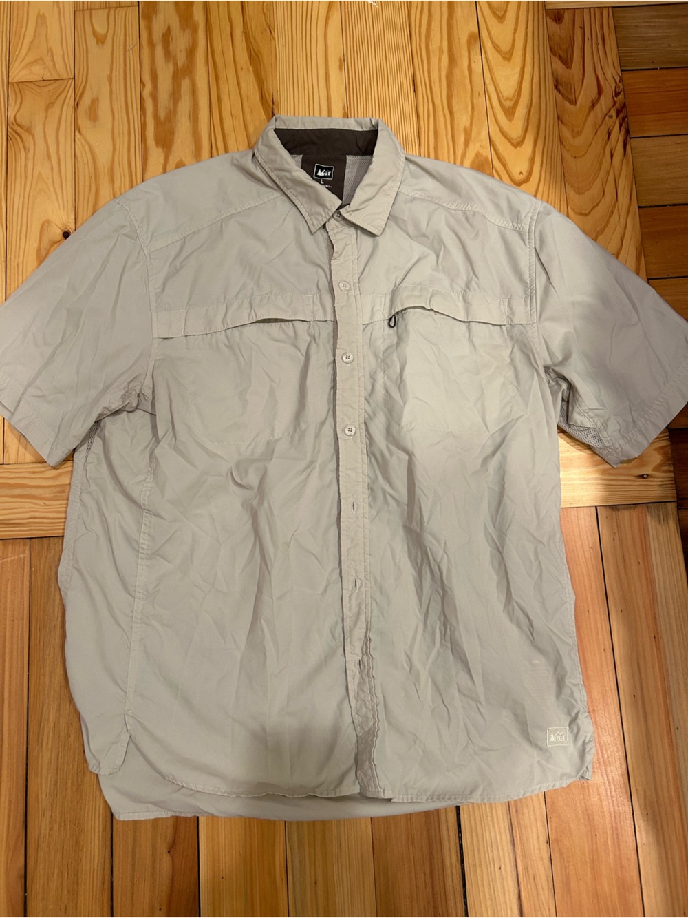 REI Light Beige Casual Short-Sleeve Button-Down Shirt